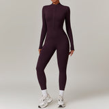 Warm yoga jumpsuit with long sleeves and front zipper in deep purple. Made from moisture-wicking polyester, ideal for fitness and running.