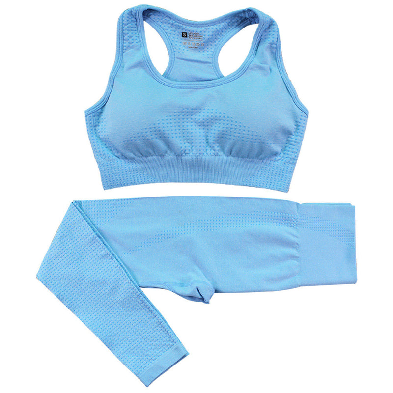 Light blue women’s gym tracksuit set with a seamless sports bra and high-waist leggings. Quick-dry, breathable fabric for fitness and activewear.