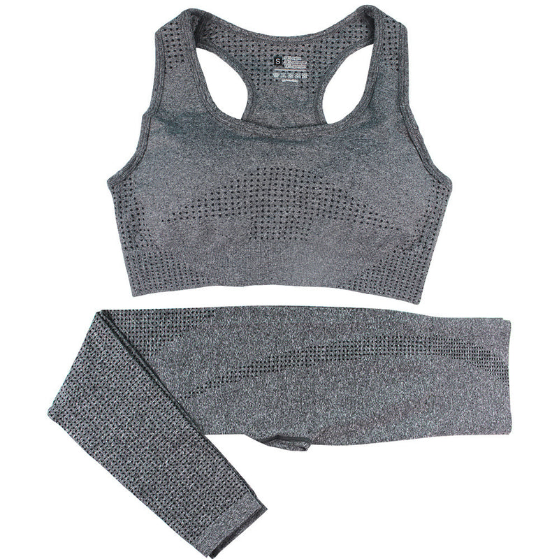 Dark gray women’s gym set featuring a seamless sports bra and high-waist leggings. Quick-dry, breathable fabric for comfortable workouts and training.