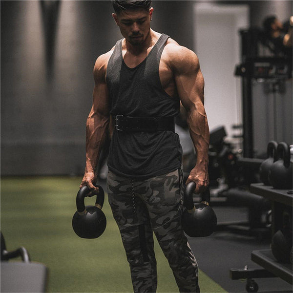 Camouflage men's fitness pants designed for intense workouts. Durable and stylish sportswear for gym, running, and outdoor activities.